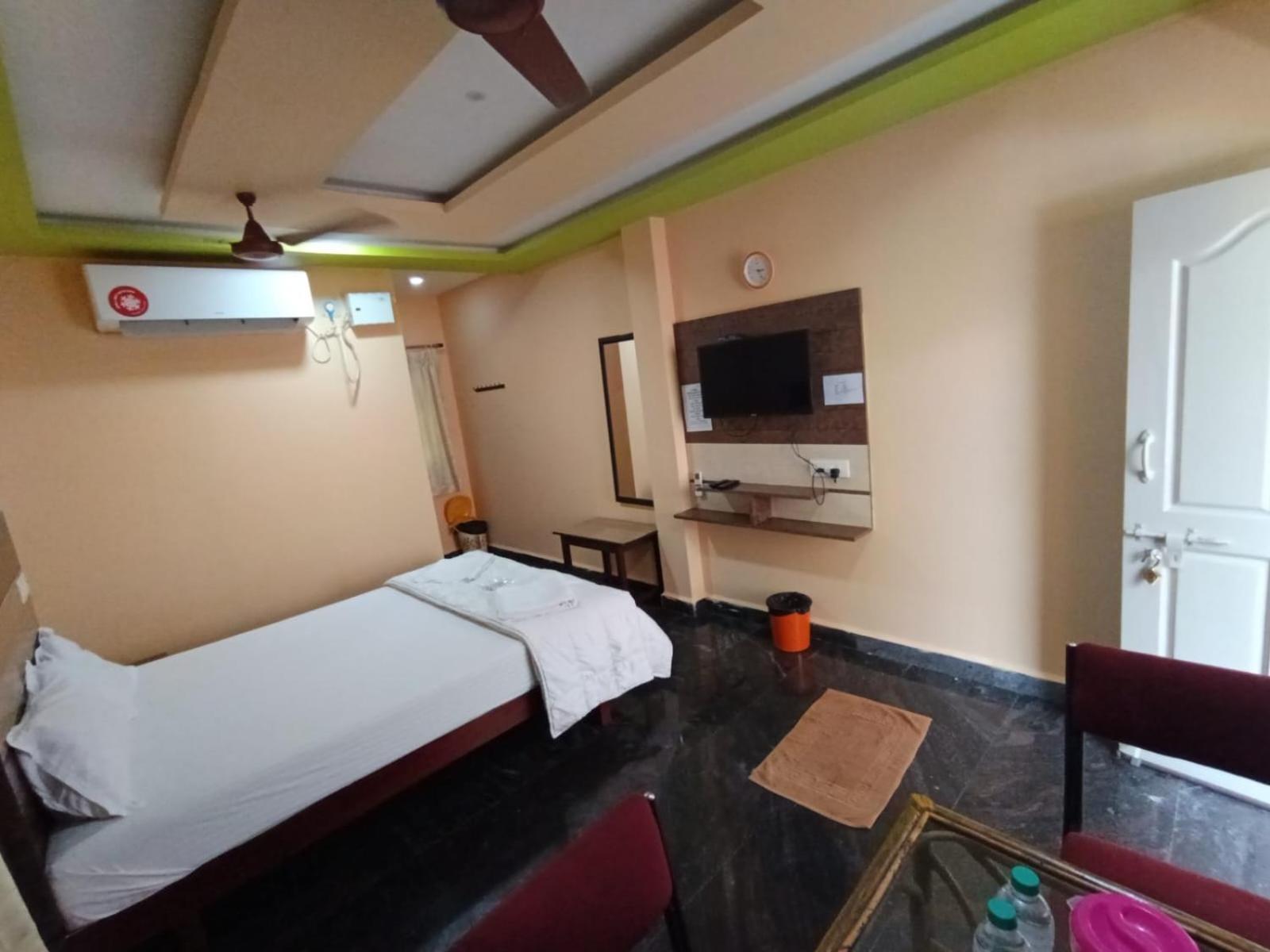 Sri Murugan Beach Paradise Hotel Mahabalipuram Exterior photo